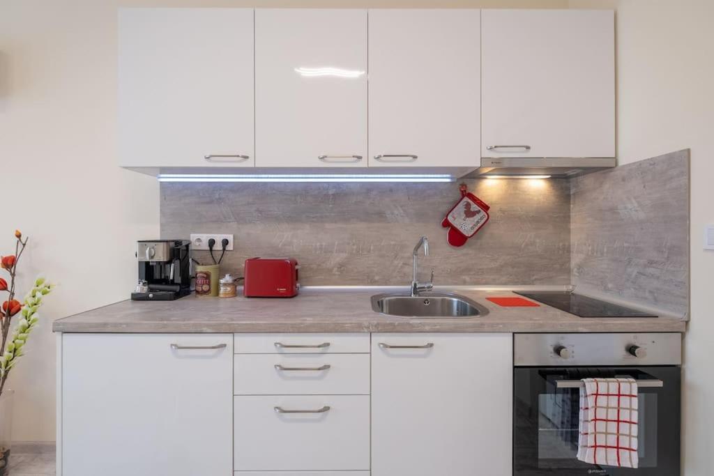 Bright & Chic Parkside Apartment Sofia Exterior photo